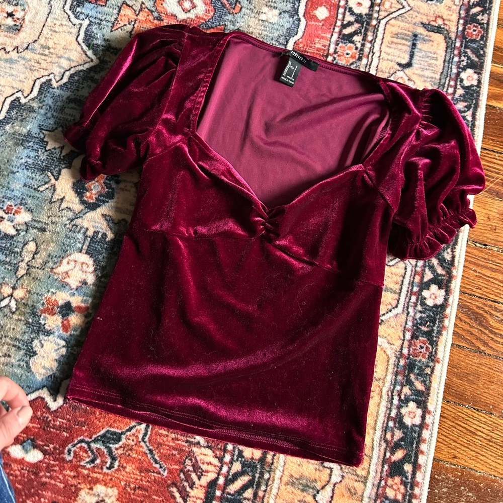 Burgundy Velvet Puff-Sleeve Top – Size Small (Forever 21)
